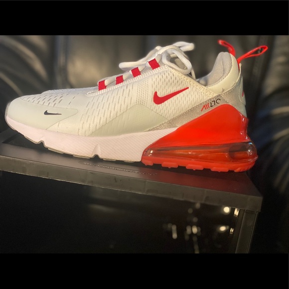 Nike Air Max 270 - Picture 2 of 2